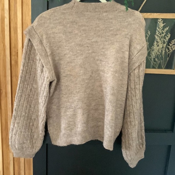 Cobble Lane Pullover Cable Cable Knit Sleeve Sweater. Size S - Picture 4 of 10